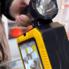 Linterna Táctica 3 en 1: Luz, Power Bank y Herramientas para el WRC